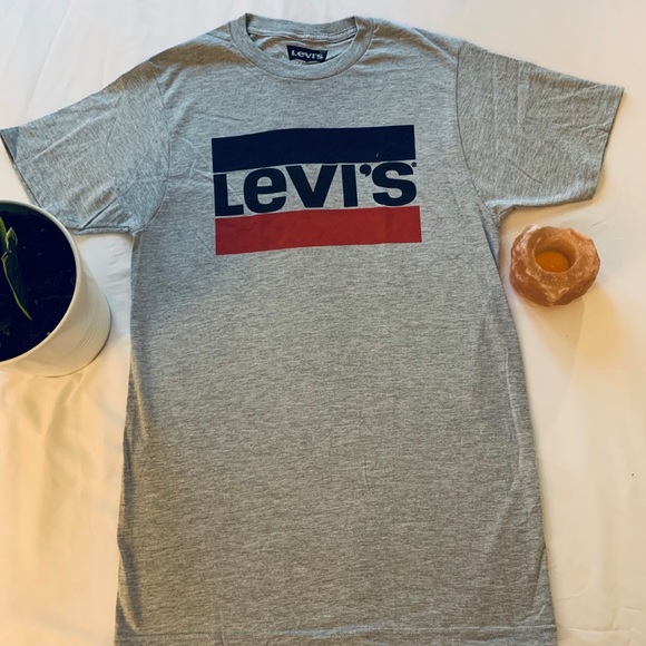 Levi’s tshirt - Picture 1 of 4